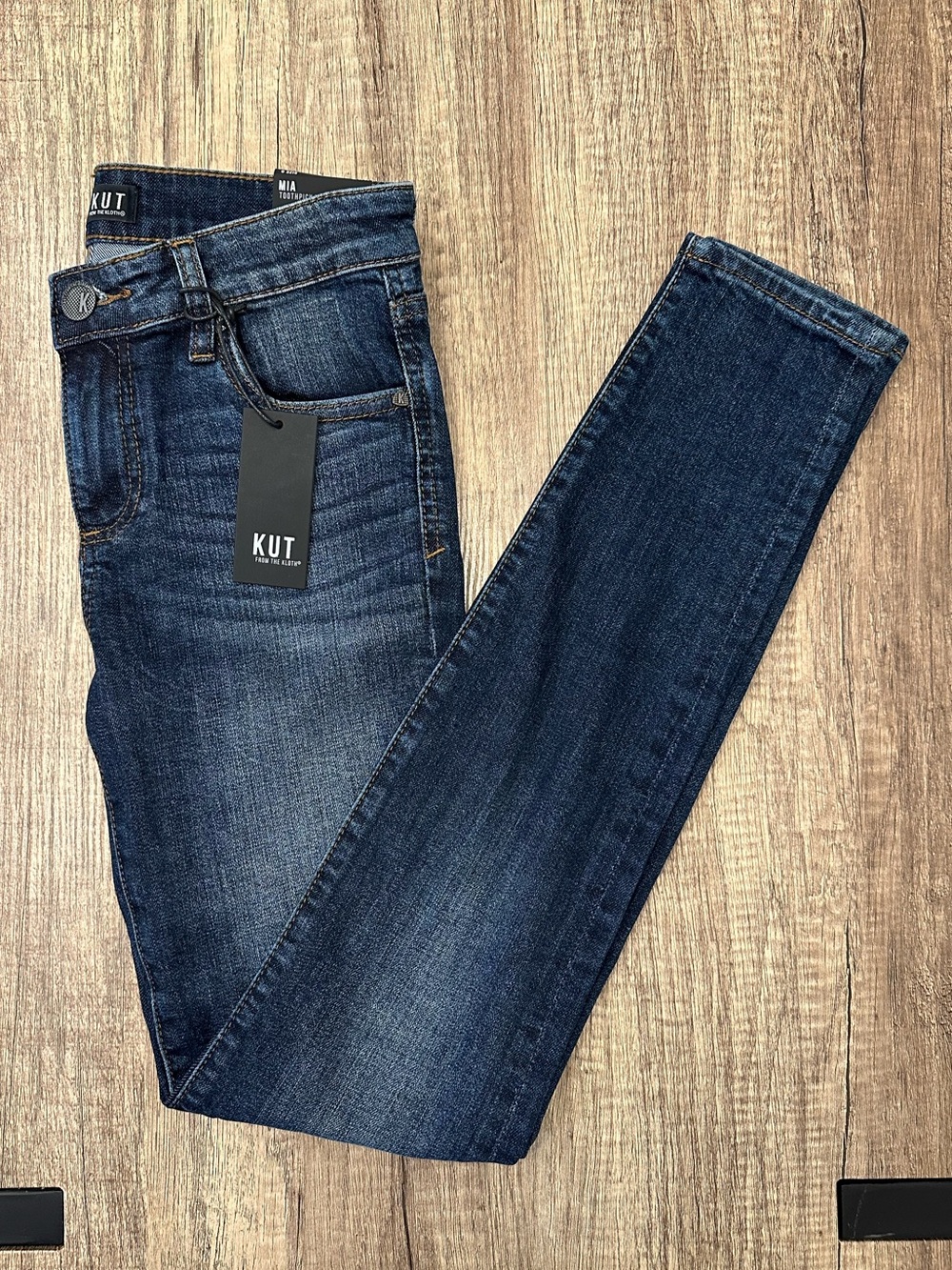 Kut from the Kloth Mia Toothpick Skinny Flattering Dark Wash NWT Size 0